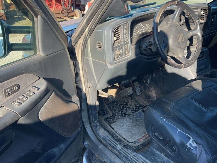 2002-gmc-3500-image-13