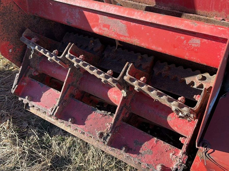 new-holland-305-image-6