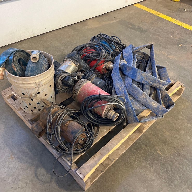 Multiple Submersible Pumps W/Hose