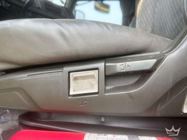 2018-volvo-vnl-760-t/a-sleeper-cab-truck-tractor-image-22