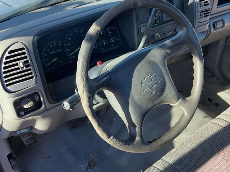 2000-chevrolet-3500-image-13