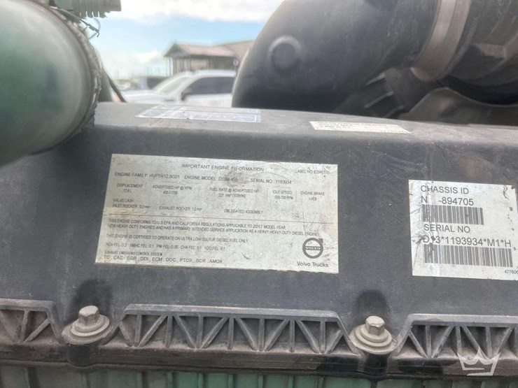 2018-volvo-vnl-760-t/a-sleeper-cab-truck-tractor-image-11