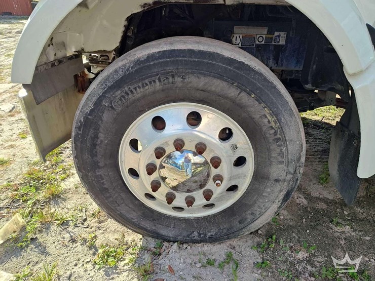 2022-peterbilt-567-t/a-wet-kit-day-cab-truck-tractor-image-41