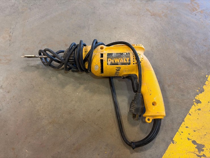 assortment-of-dewalt-hand-tools-image-8