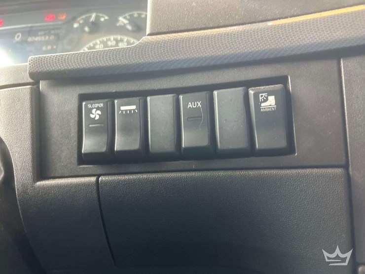 2018-volvo-vnl-760-t/a-sleeper-cab-truck-tractor-image-40