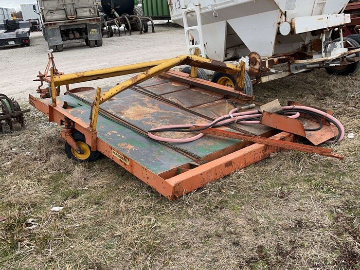 farmhand-small-square-bale-accumulator-image-1