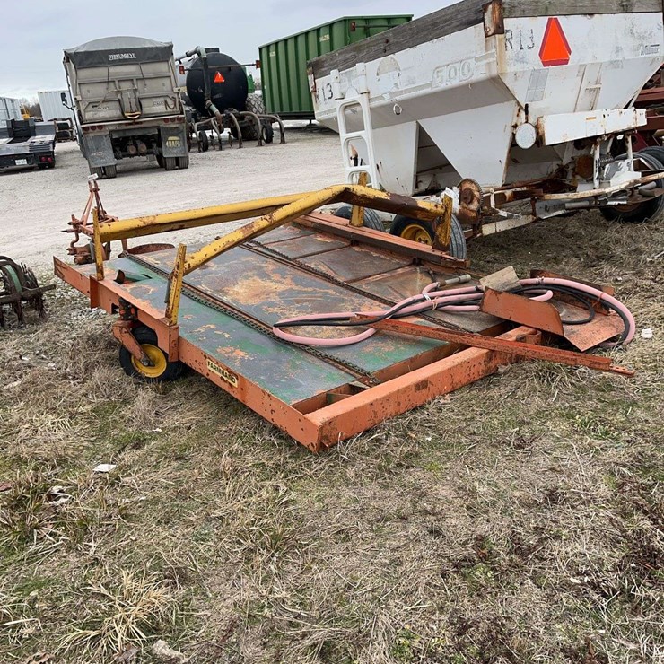 Farmhand small square bale accumulator