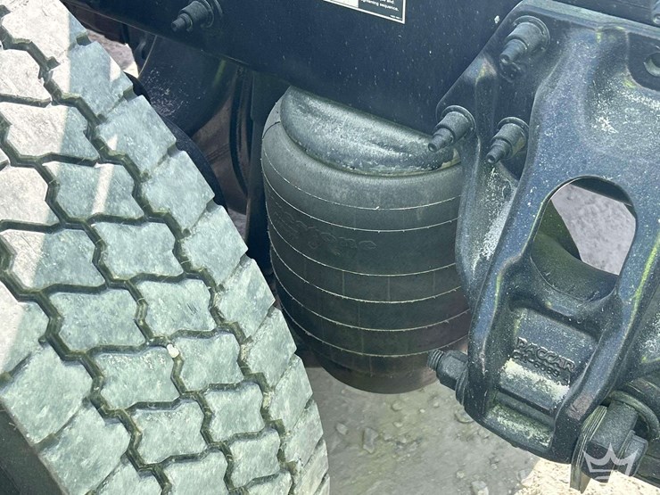 2022-peterbilt-579-image-22