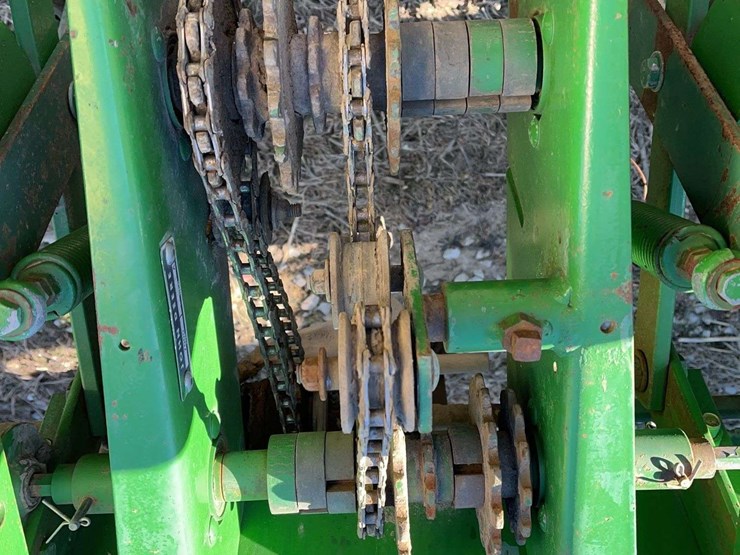 2024-john-deere-7000-image-8