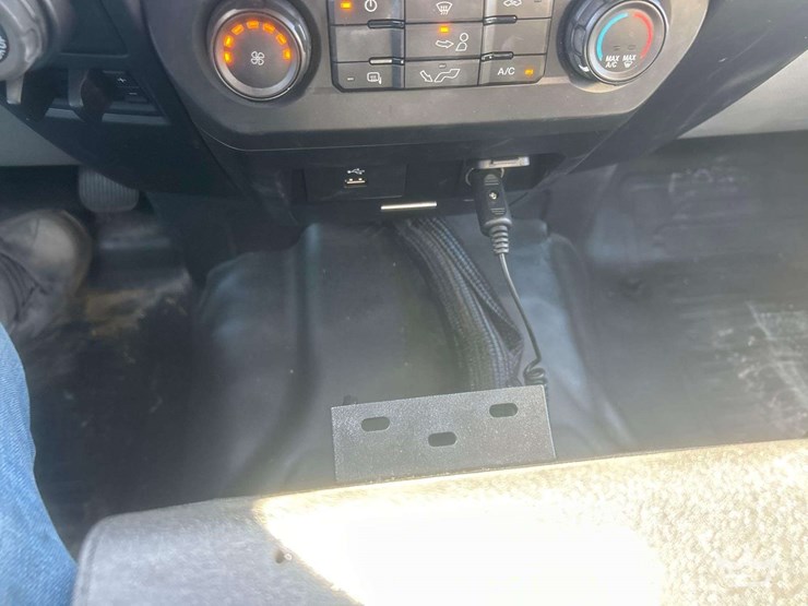 2017-ford-f150-image-28