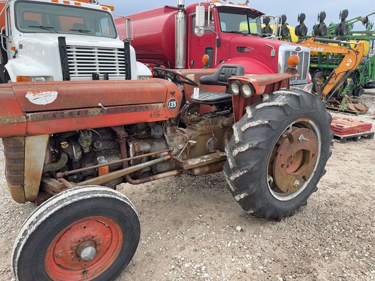 massey-ferguson-135-image-2