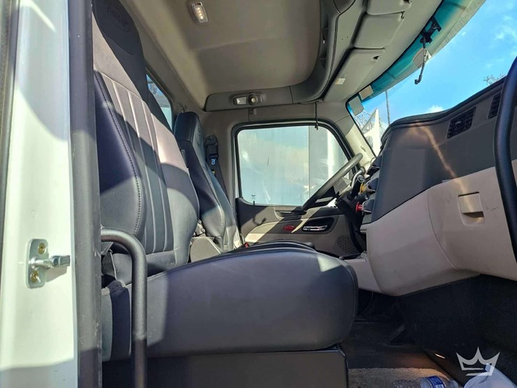 2022-peterbilt-567-t/a-wet-kit-day-cab-truck-tractor-image-26