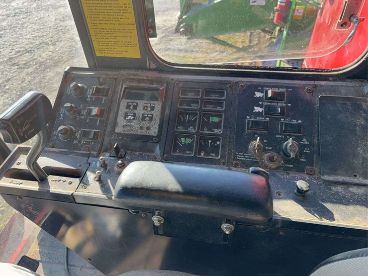 international-1660-combine-image-31