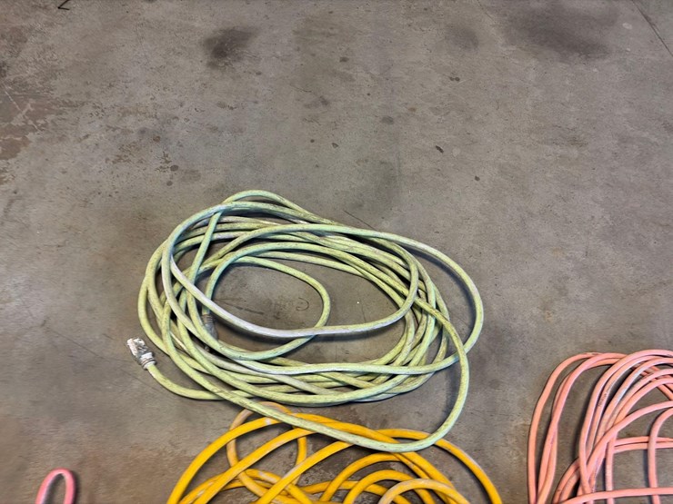 assortment-of-extension-cords-image-2