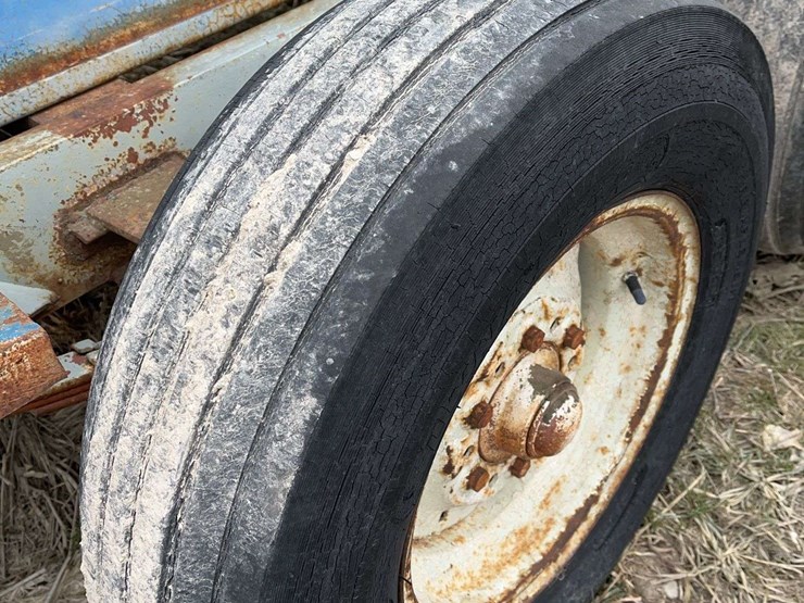 1200-gallon-aluminum-tank-on-tandem-axle-frame,-hauled-fresh-water-last-5-years-image-13