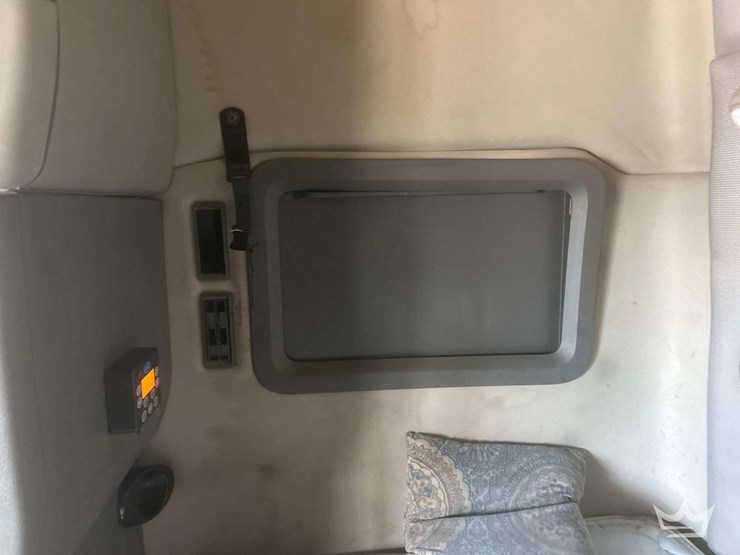 2018-volvo-vnl-760-t/a-sleeper-cab-truck-tractor-image-38