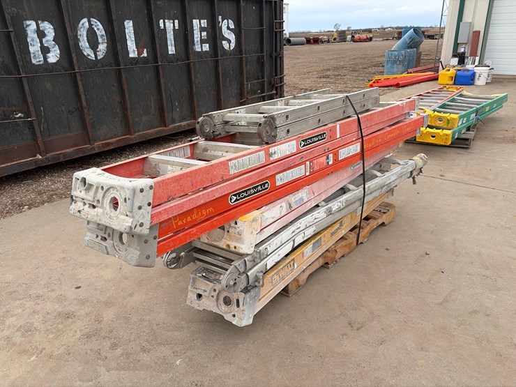 assortment-of-ladders-image-3