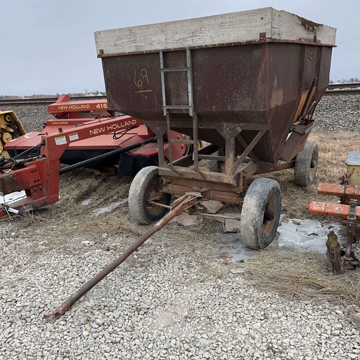 E-Z Trail 220 Gravity Wagon