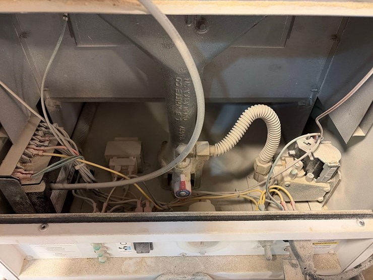 l.b.-white-premier-170-df-portable-heater-image-7