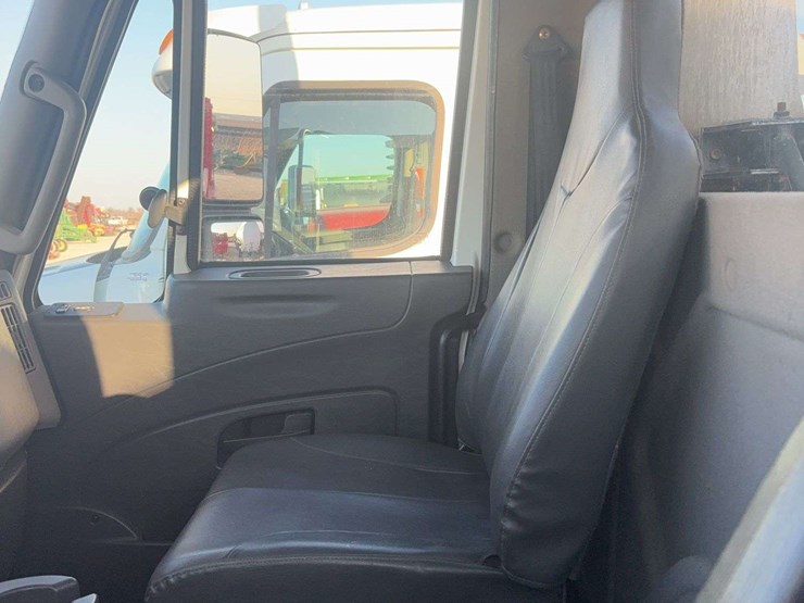 2014-international-8600-image-24