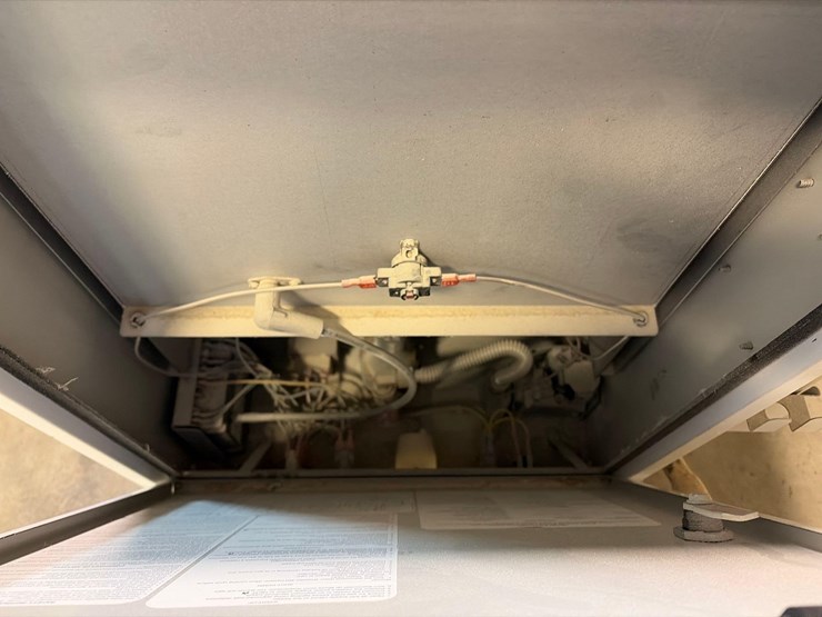 l.b.-white-premier-170-df-portable-heater-image-6