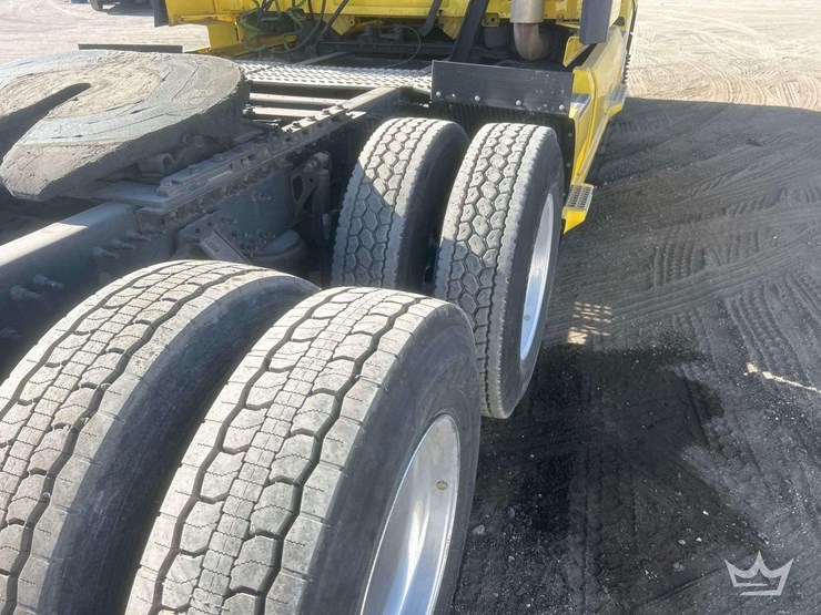 2018-volvo-vnl-760-t/a-sleeper-cab-truck-tractor-image-11