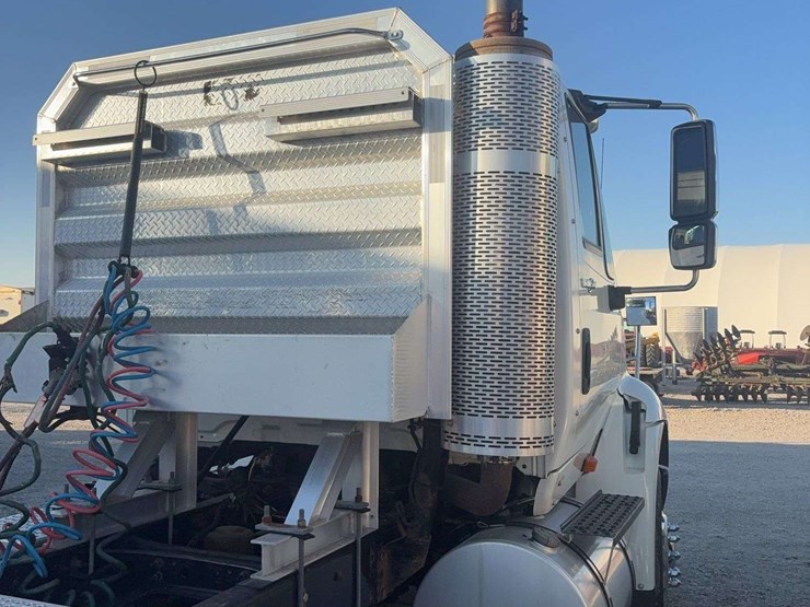 2014-international-8600-image-12