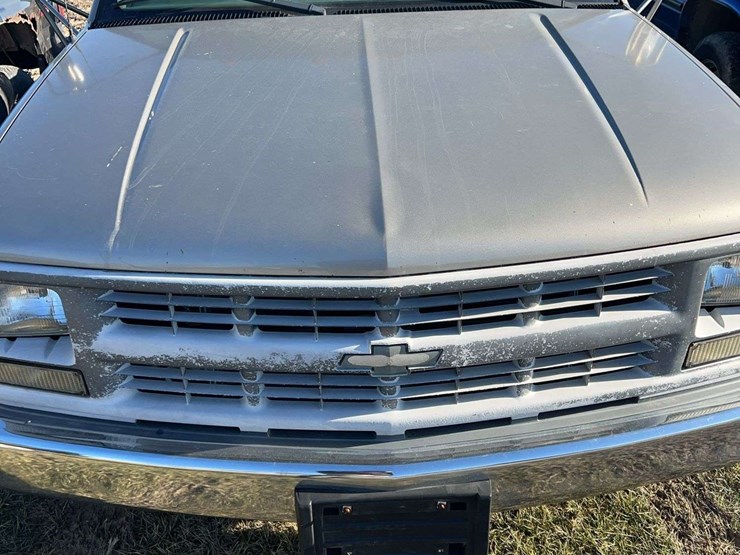 2000-chevrolet-3500-image-3