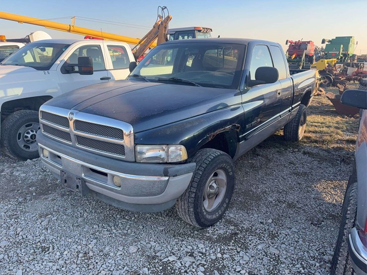 2000-dodge-ram-1500-image-1