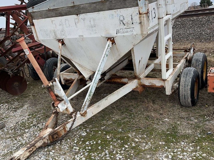 wilmer-500-fertilizer-spreader,-tandem-axle,-works,-needs-a-little-tlc-image-1