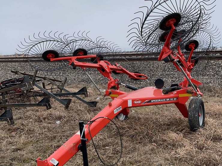 2021-kuhn-speed-rake,-sr110-011-10-wheel-rake,-double-5-on-the-side,-hyd.-fold/raise,-s/n--knaa1020t50e01788-image-1