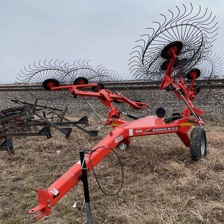 2021 Kuhn Speed Rake, SR110-011 10 Wheel Rake, Double 5 on the side, Hyd. Fold/raise, s/n- KNAA1020T50E01788
