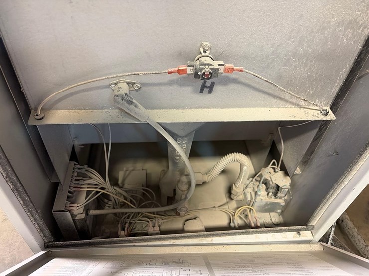 l.b.-white-premier-170-df-portable-heater-image-6