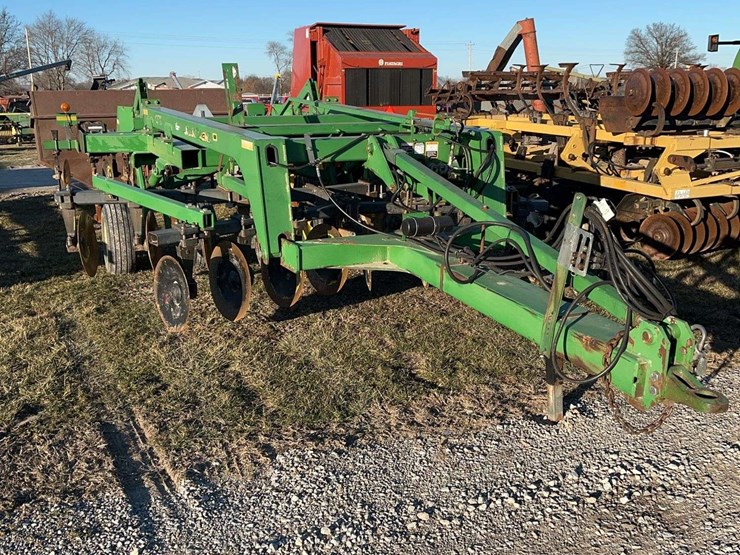john-deere-2700-image-1