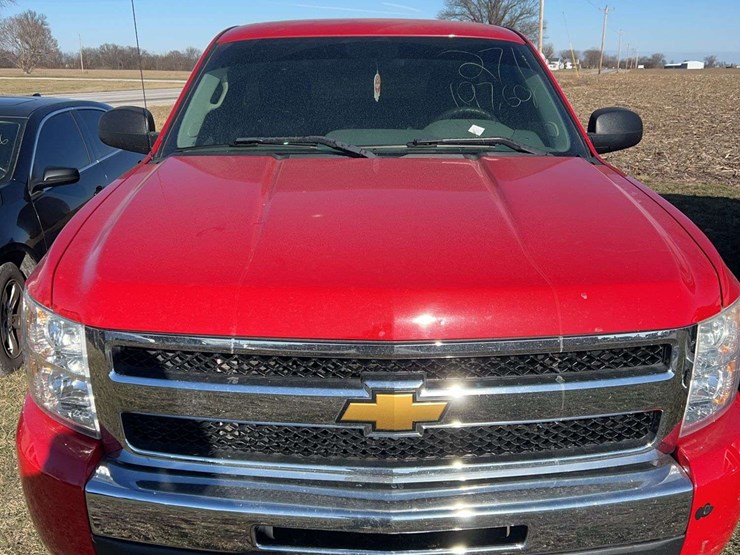 2011-chevrolet-1500-image-2