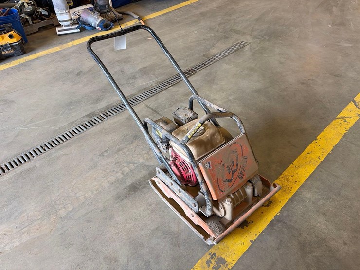 mbw-gp2000-vibratory-plate-compactor-image-2