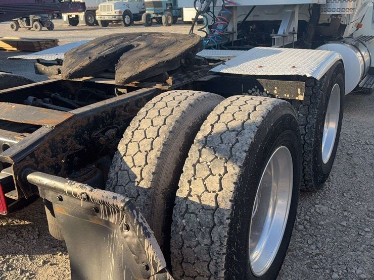 2014-international-8600-image-14