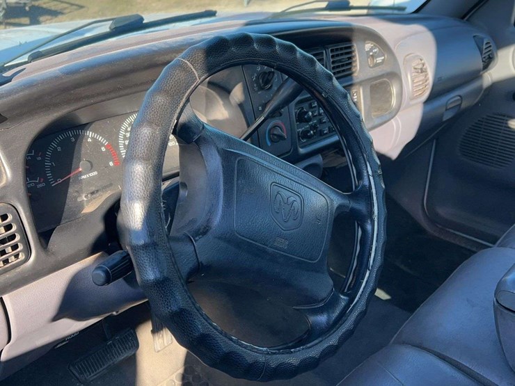 2001-dodge-3500-image-19