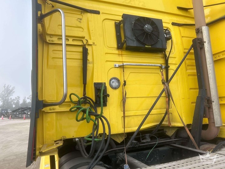 2018-volvo-vnl-760-t/a-sleeper-cab-truck-tractor-image-13