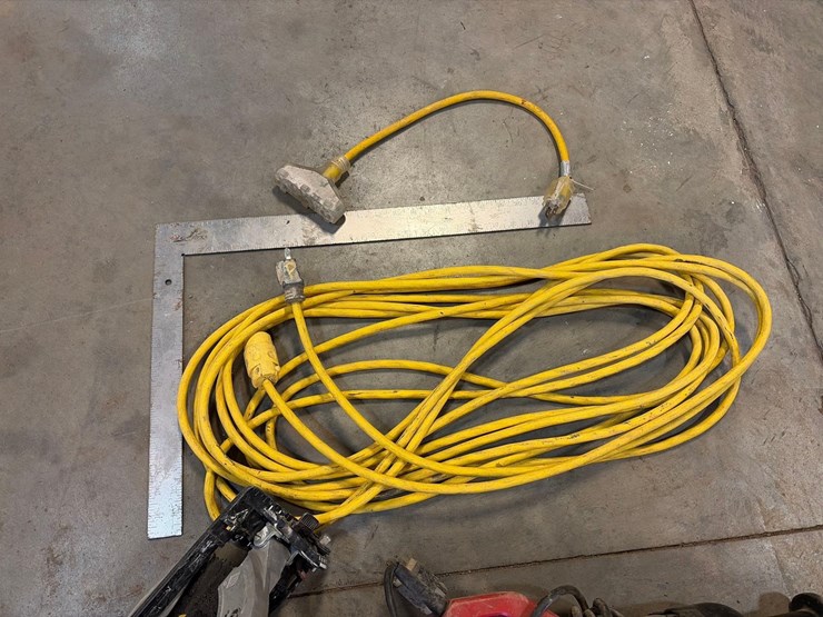 skilsaw-circular-saw-and-milwaukee-sawzall-image-8