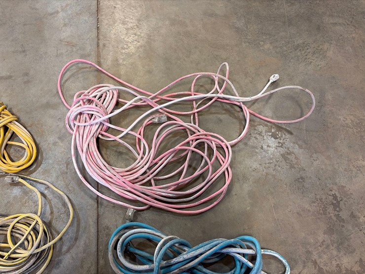 assortment-of-extension-cords-image-2