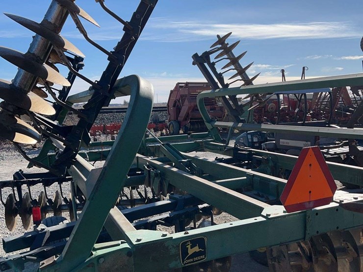 john-deere-235-image-5