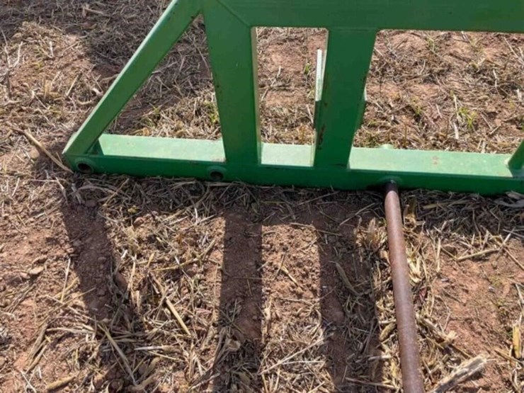 ottawa-3pt-bale-lift-image-6