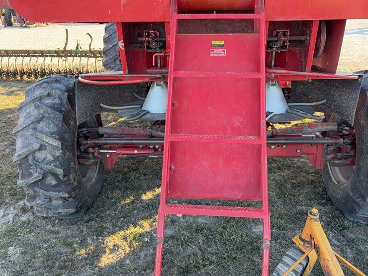 international-1660-combine-image-21