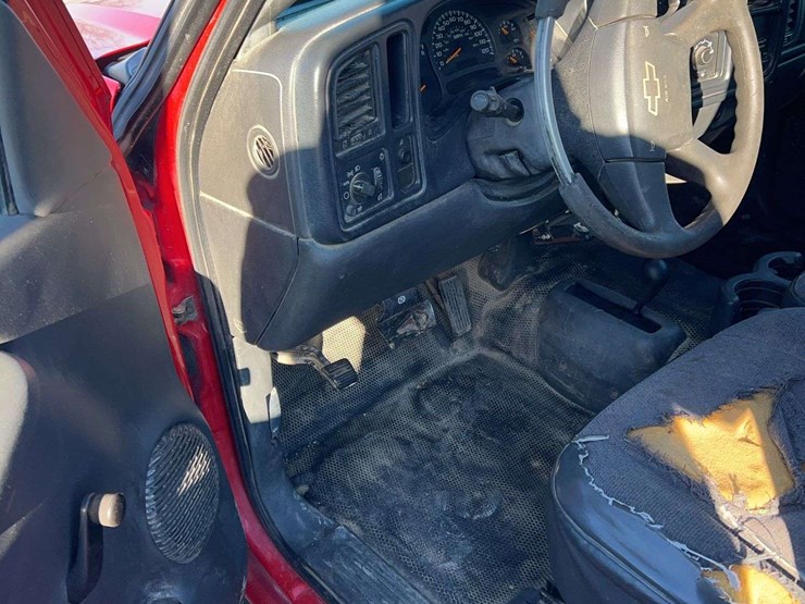 2003-chevrolet-k1500-image-12