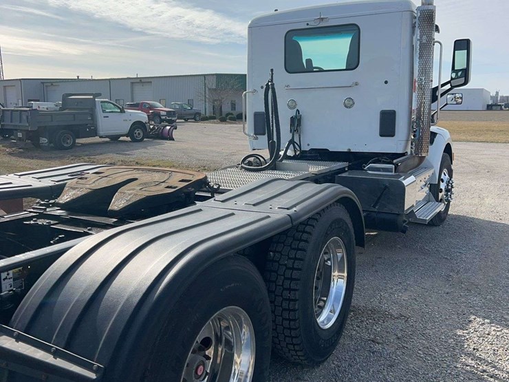 2017-peterbilt-579-image-6
