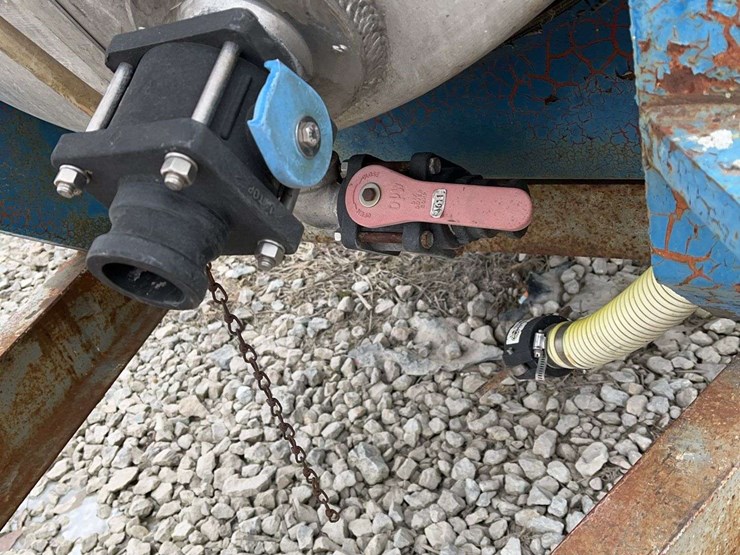 1200-gallon-aluminum-tank-on-tandem-axle-frame,-hauled-fresh-water-last-5-years-image-12