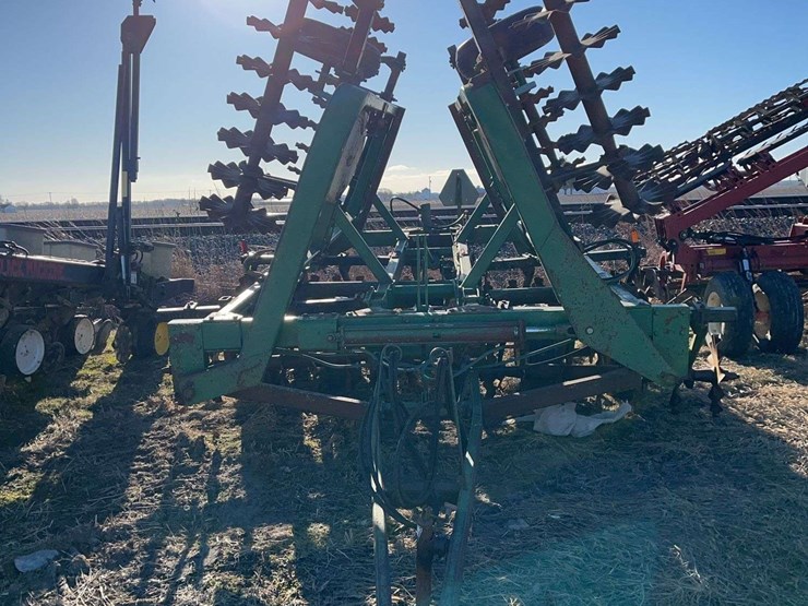 john-deere-230-image-2