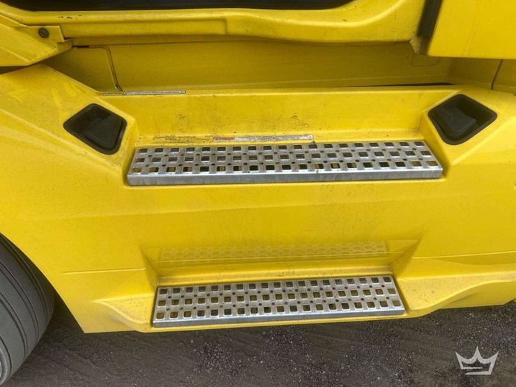 2018-volvo-vnl-760-t/a-sleeper-cab-truck-tractor-image-44