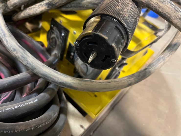 rhino-boxes-with-cables-image-15